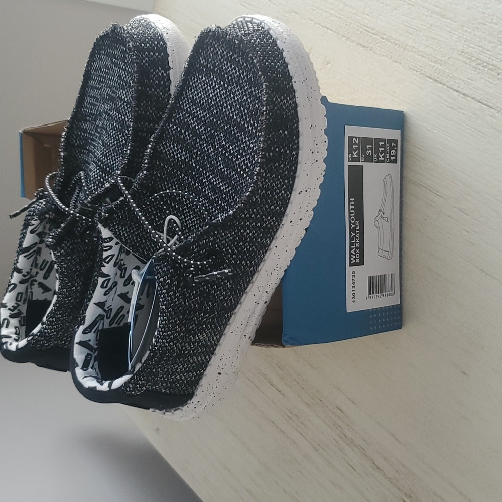 HEY DUDE  WALLY YOUTH SHOES